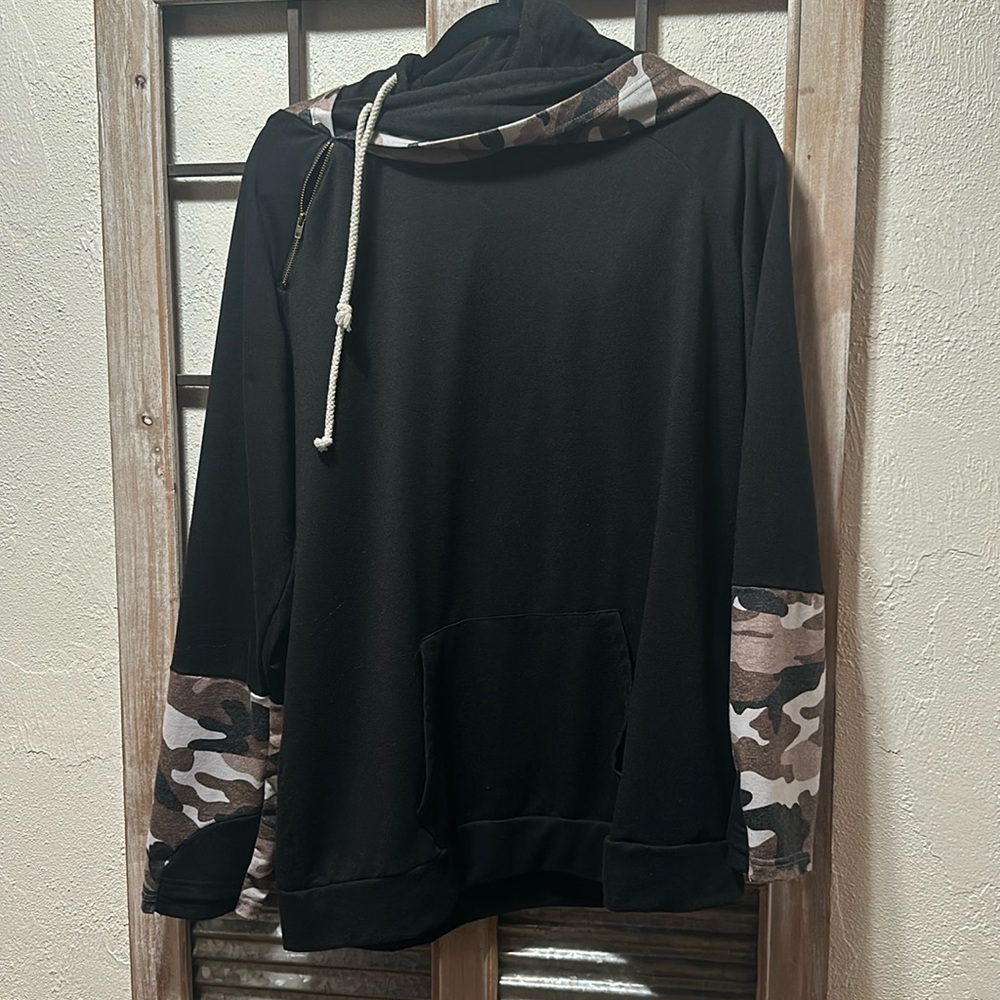 Women’s camo lightweight sweatshirt